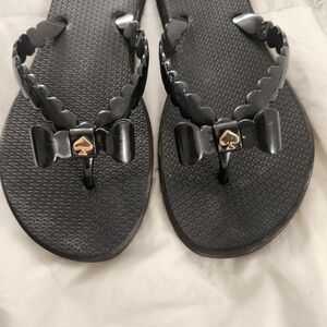 Kate Spade Denise Flip Flops Women's US 9-10 Gold Charm Bow Shoes Black